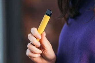 How To Use A Disposable Buttonless Vape Pen
