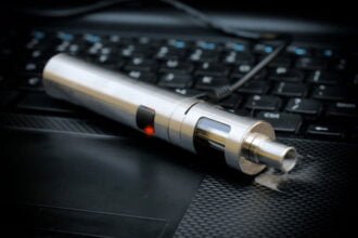 Understanding the Blinking Red Light on a Vape Pen While Charging