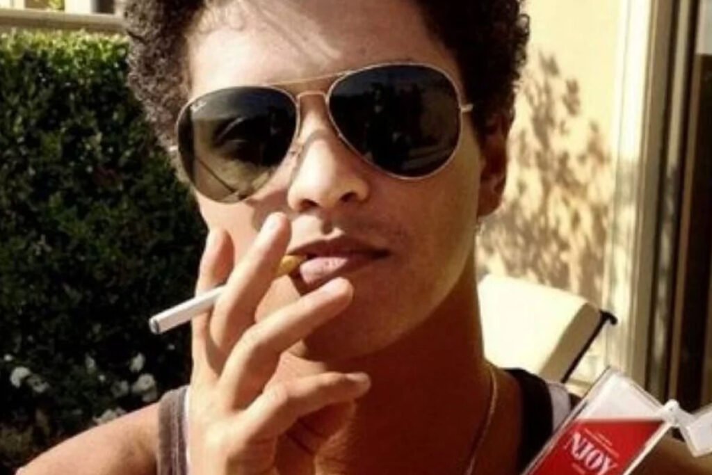 Bruno Mars vaping