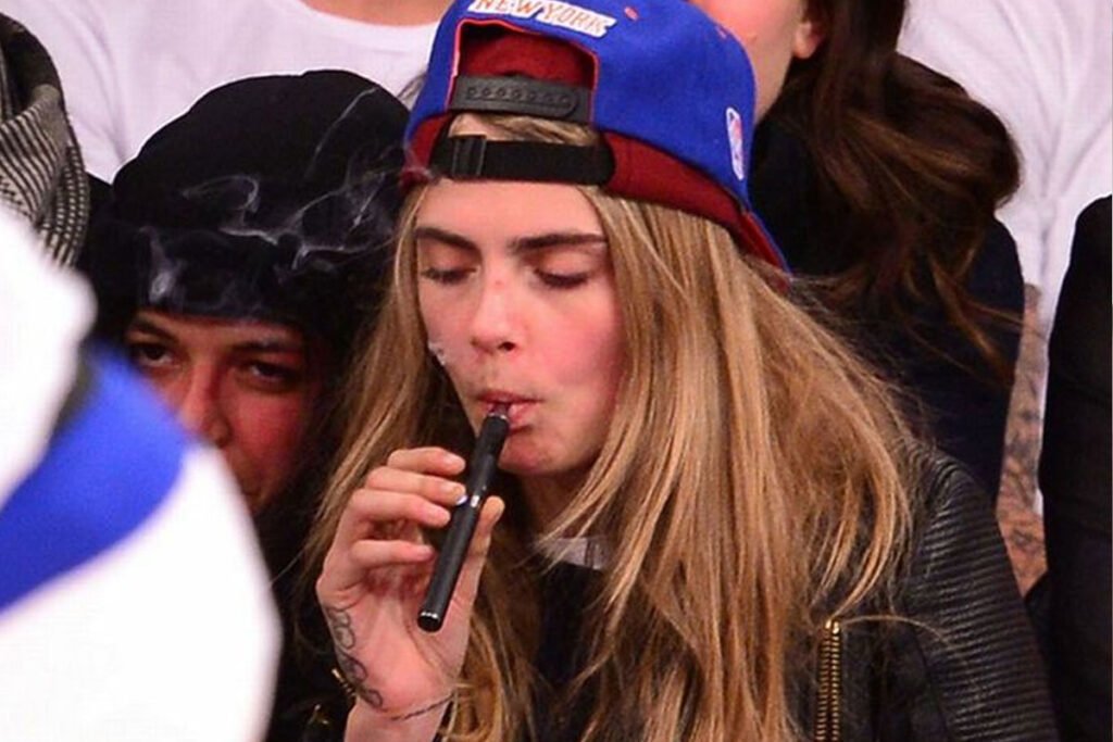 Cara Delevingne vaping