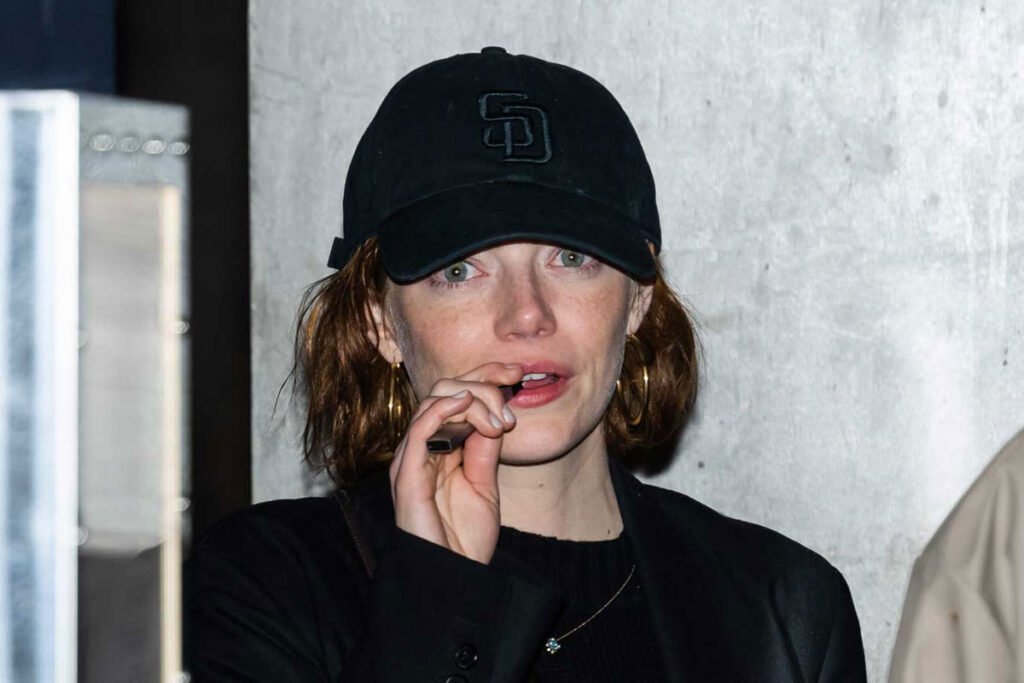 Emma Stone vaping