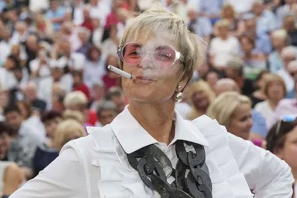 Gloria vaping