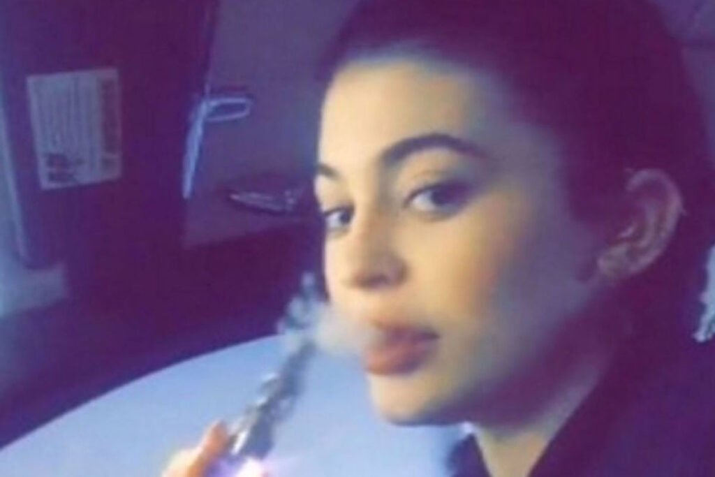 Kylie Jenner vaping