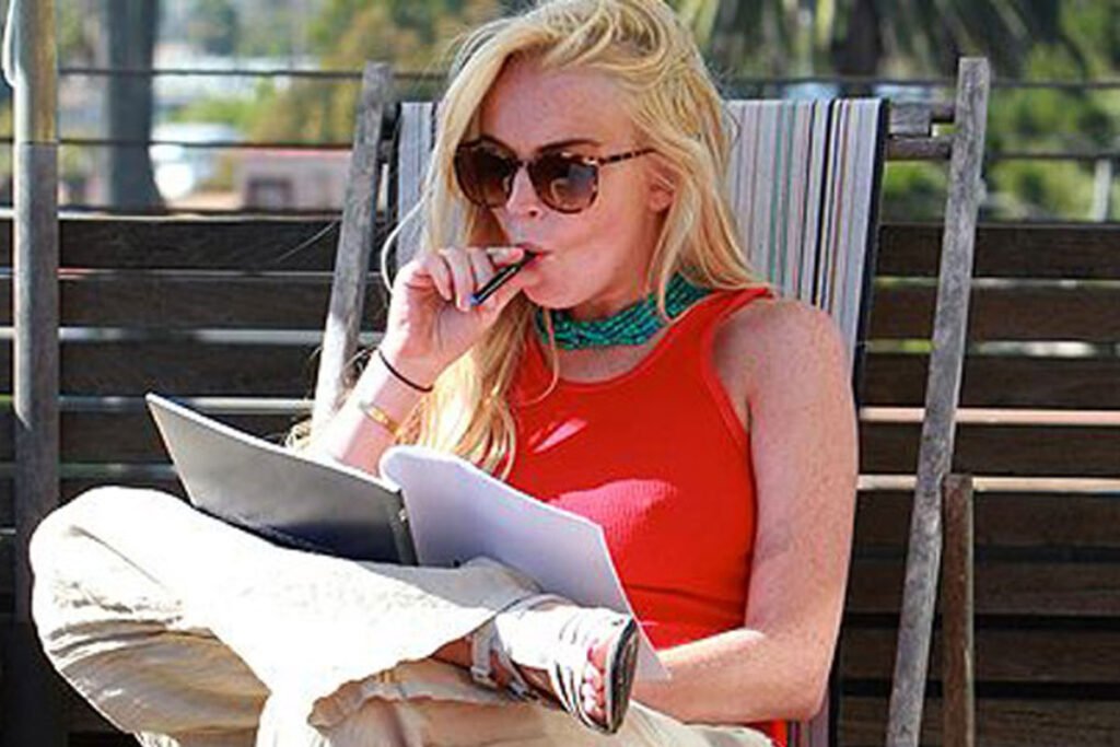 Lindsay Lohan vaping