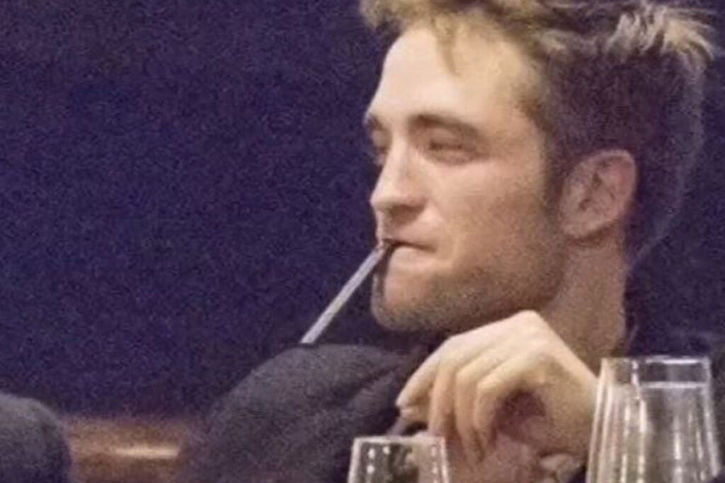 Robert Pattinson vaping