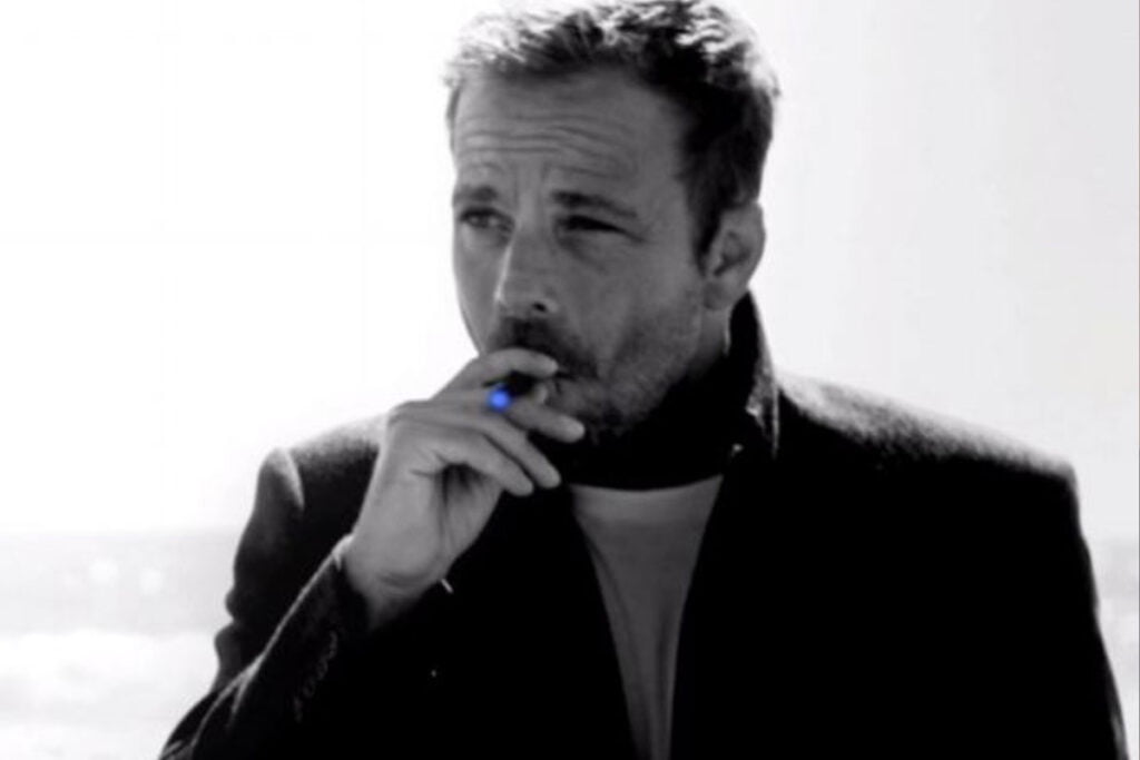 Stephen Dorff vaping